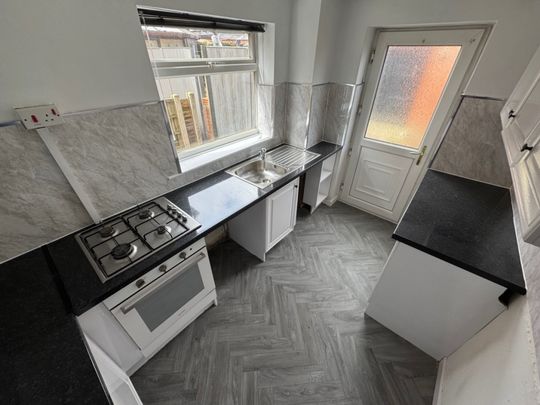 3 Bedroom Semi-Detached House - Photo 1