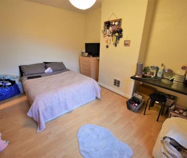 2 bedroom House in Harold Avenue, Leeds - Photo 1