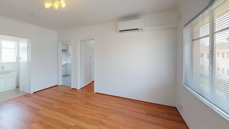 The perfect one bedroom apartment in the perfect location! - Photo 3