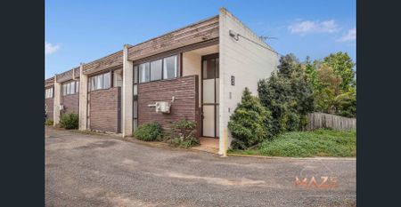 A Hidden Gem in the Heart of Werribee - Walk to the Station - Photo 5