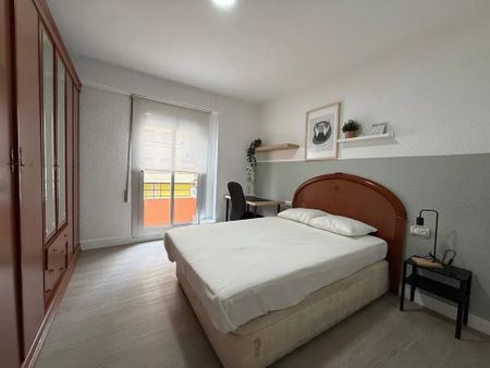 Avinguda de Peris i Valero, Valencia, Valencian Community 46004 - Photo 5