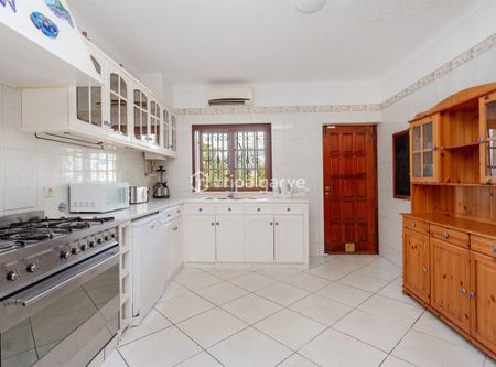 Faro, Albufeira, Guia, Portugal, Albufeira, Faro 8200-385 - Photo 2