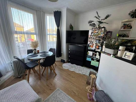 1 Bed Flat, Appleton Road, SO18 - Photo 1