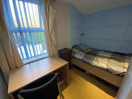 4 bedroom private hall to rent - Photo 3