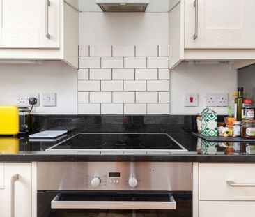 3 bedroom maisonette to rent - Photo 4