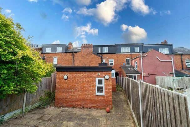 8 bedroom house to rent - Photo 1