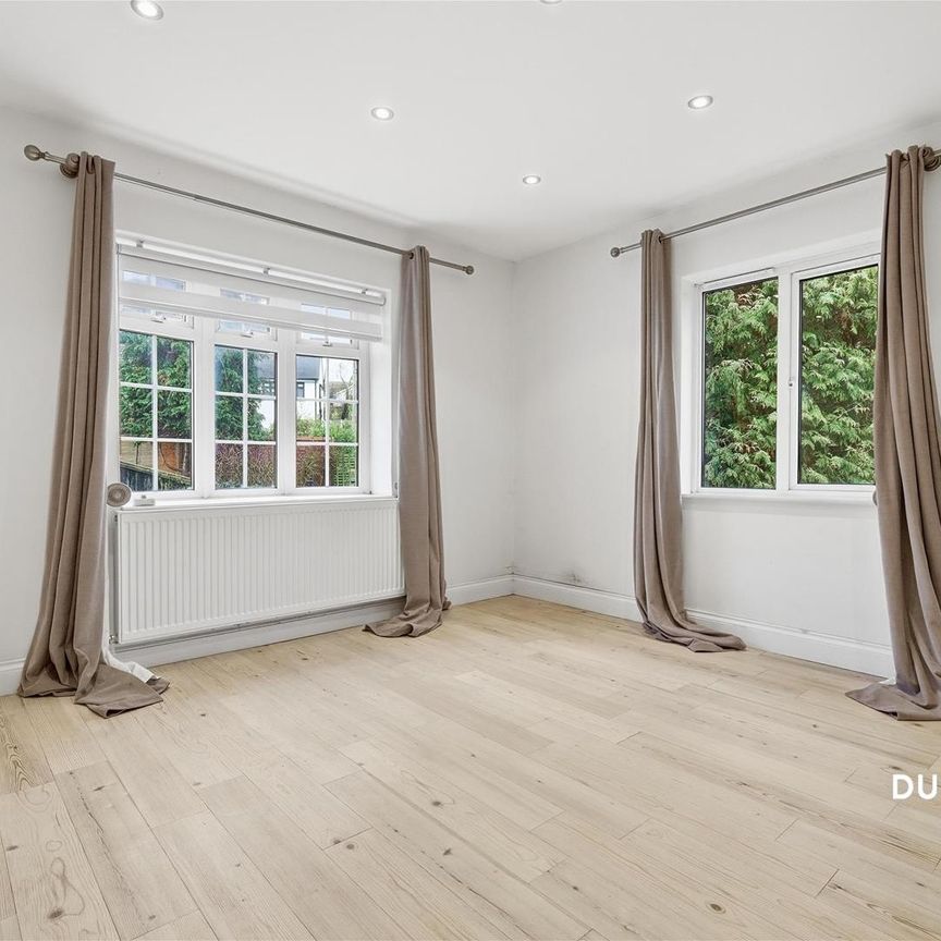 Graylands, Theydon Bois - Photo 1