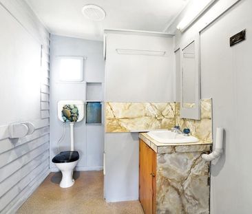 Quiet & Private Living - Photo 6