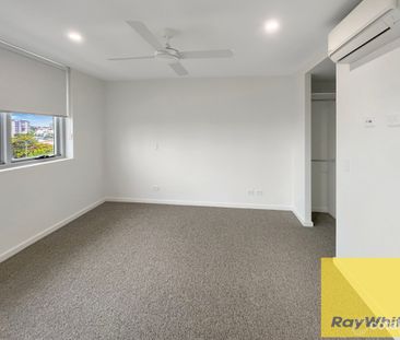 STUNNING APARTMENT - Photo 2