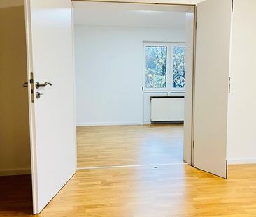 Moderne und freundliche 2-Zimmer-Wohnung mit EBK und Balkon - Photo 1