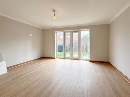 3 bedroom semi-detached house to rent - Photo 2
