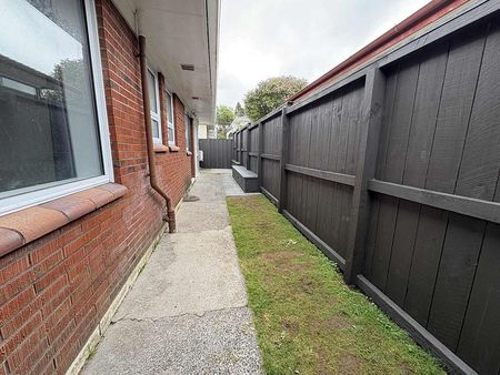 Modern 2-Bedroom Brick & Tile Unit - Photo 3