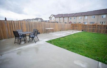 For Lease - 96 Warner Lane, Brantford, Ontario - Photo 2