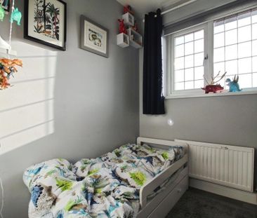 4 bedroom semi-detached house to rent - Photo 5