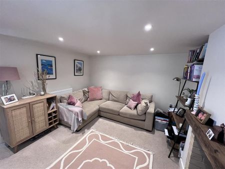 2 bedroom semi-detached house to rent - Photo 3