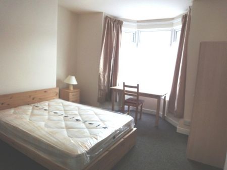 4 Bedroom Property - Photo 4