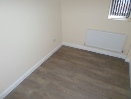 64 Harehills Lane, Leeds, LS8 - Photo 2