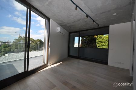 Stylish Bayside Apartment with Premium Finishes! - Photo 5