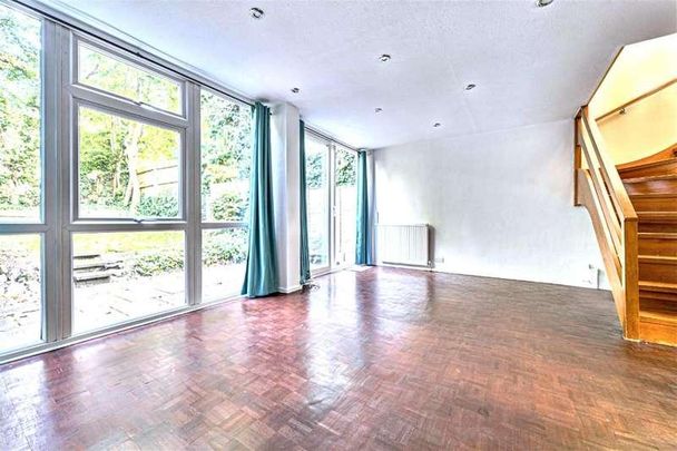 Ashbourne Close, Woodside, N12 - Photo 1