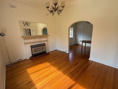 A Spacious, Well-Located Essendon Home with Monthly Gardening - Photo 2