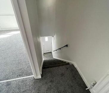 23 Circular Road, Larne, BT40 1HR - Photo 3