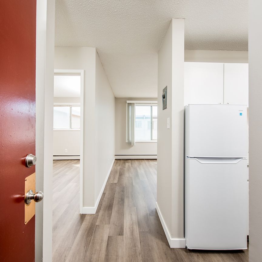 Signature Manor - Photo 1