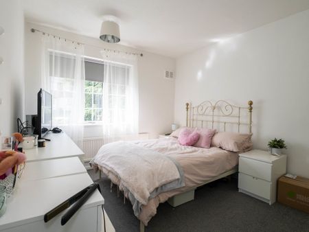 3 bedroom semi-detached to let - Photo 5