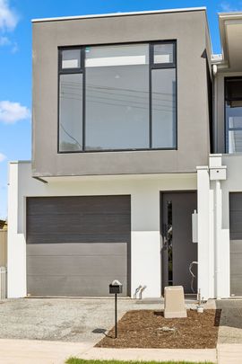 Stylish Residence in Prime Location - Photo 1