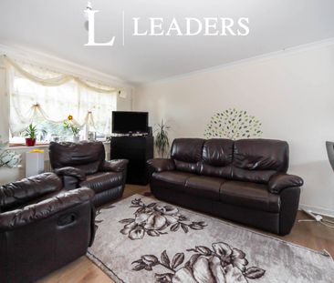 3 bedroom house to rent The Mall, Dunstable, LU5 - Photo 1