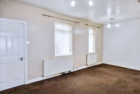 2 bed upper flat to rent in NE22 - Photo 5