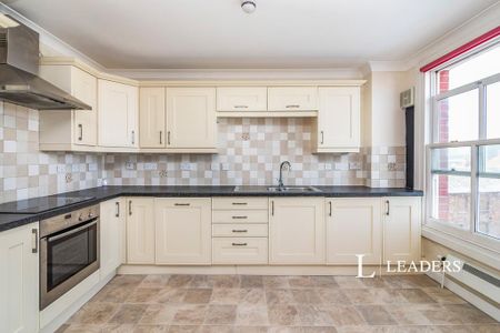 2 bedroom flat to rent - Photo 4