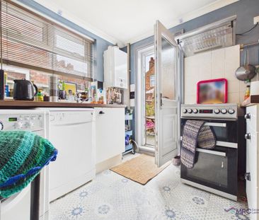 2 bedroom terraced house to rent - Photo 4