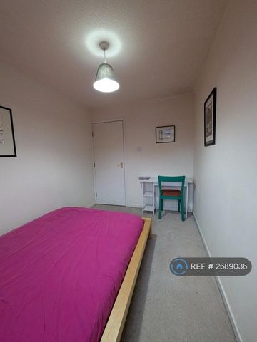 2 bedroom flat to rent - Photo 4