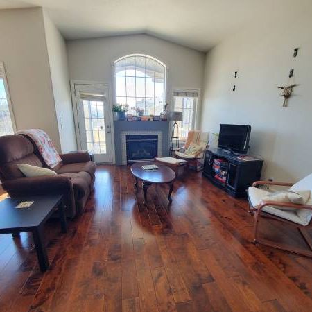 2 Bed 1 Bath Townhouse - Royal Oak, NW, Calgary - Photo 1