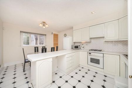 3 bedroom terraced house to rent - Photo 4