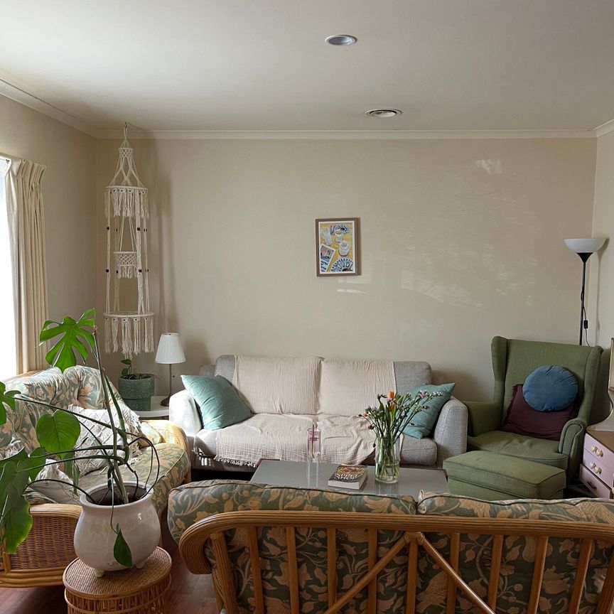 Kensington - Photo 1