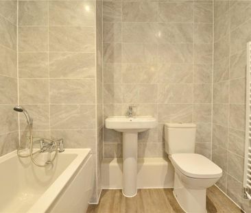 4 bedroom end of terrace house to rent - Photo 6