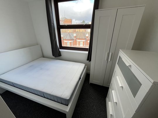 3 bed flat to rent in St Peters Road, Bournemouth, BH1 - Photo 1