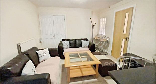 6 bedroom house to rent - Photo 1