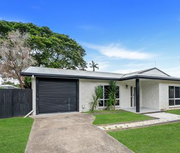 SPACIOUS FAMILY HOME IN SOUGHT AFTER EDMONTON! - Photo 3