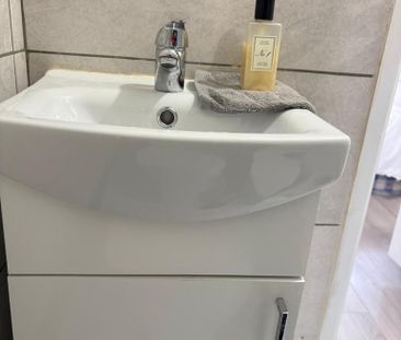 Studio to rent - Photo 6