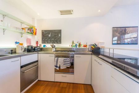3 bedroom flat to rent - Photo 5