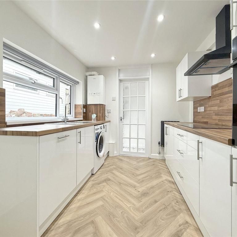 2 bedroom terraced house to rent - Photo 1