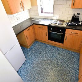 3 bedroom Flat in Cardigan Road, Leeds - Photo 1