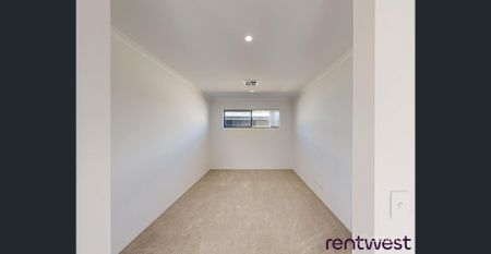 Modern 4-Bed Family Home – Walk to Shops & Minutes to the Beach! - Photo 5