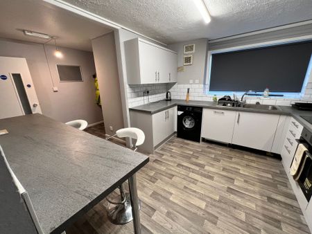 Waterpump Court Room 3 - Photo 3