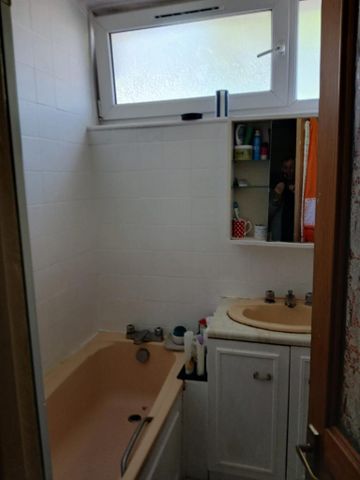 1 bedroom in a flat share to rent - Photo 4