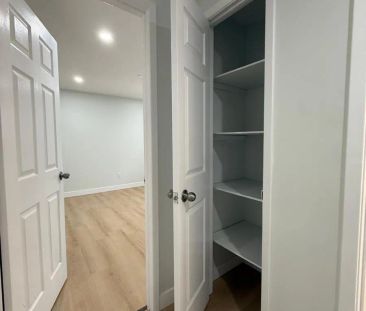 21 VINCENT CRESCENT - Photo 2