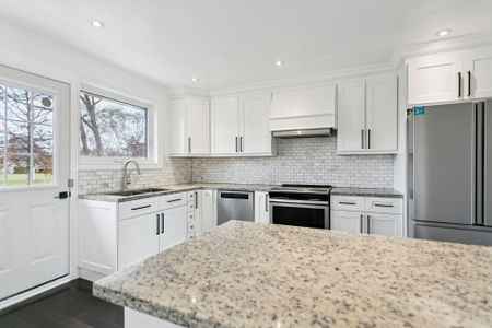 For Lease - 238 Elmhurst Drive, Toronto, Ontario - Photo 2