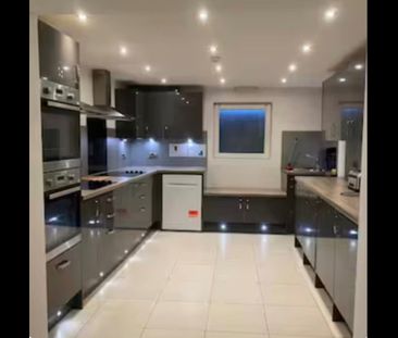 Room in a Shared House, Crescent, M5 - Photo 5